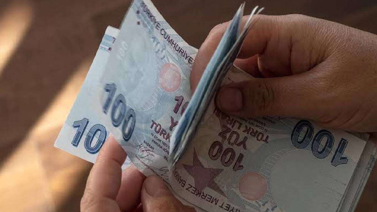 Çalışanlar dikkat! Dev banka Türkiye'de asgari ücret için rakam verdi: İşte dikkat çeken o oran 11